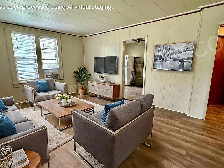 735 S Laura Ave — Photo 2