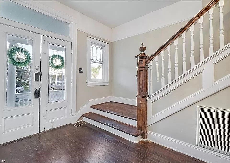 1st image of 1029 Naval Ave