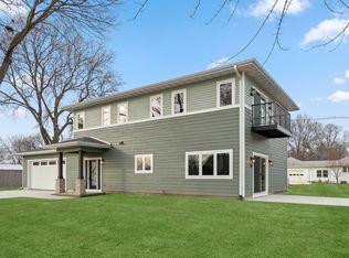 526 1st St SW, Waverly, IA 50677