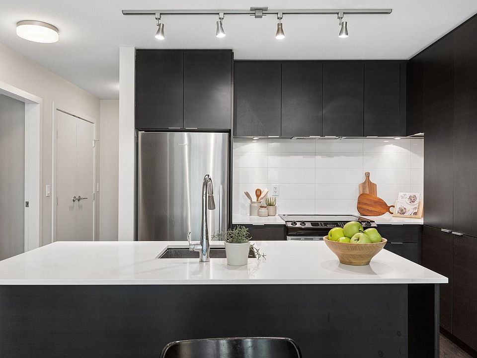 1st image of 1679 Lloyd Ave #506