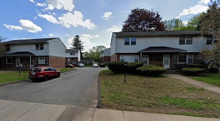 Kensinton Apartments — Photo 1