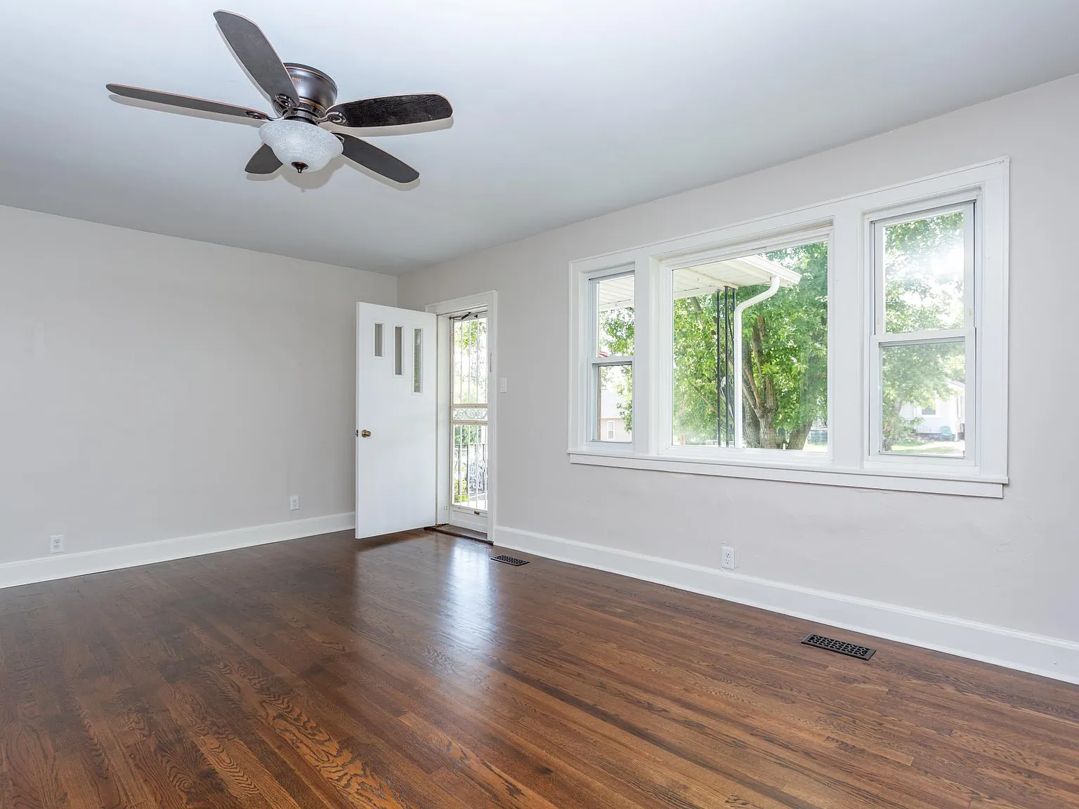 2 bed, 1200 sqft, $1,895 — Photo 2