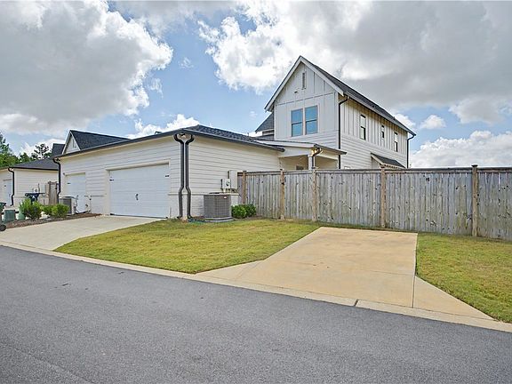 3rd image of 500 Grey Oak Cir