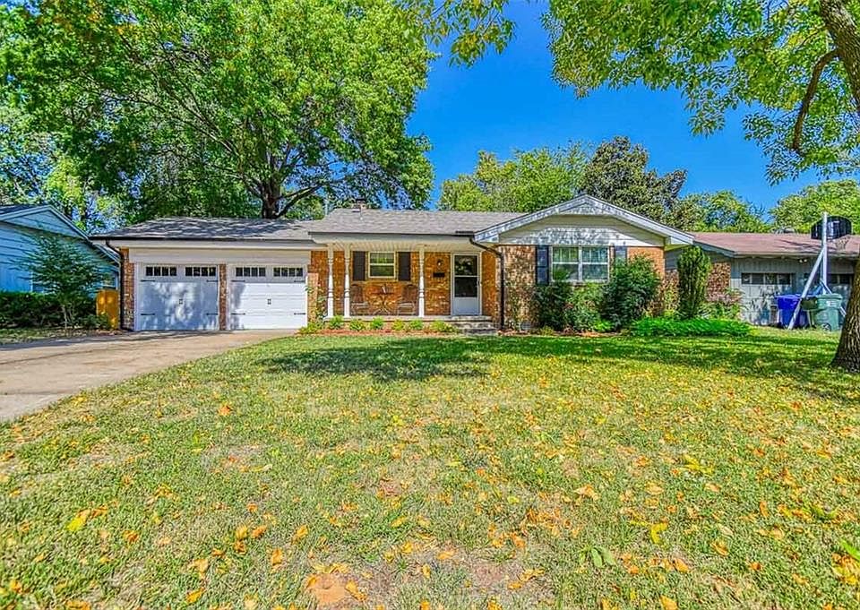 1st image of 1703 Oakwood Dr