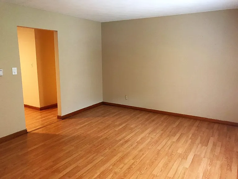622 W Clark St — Photo 3