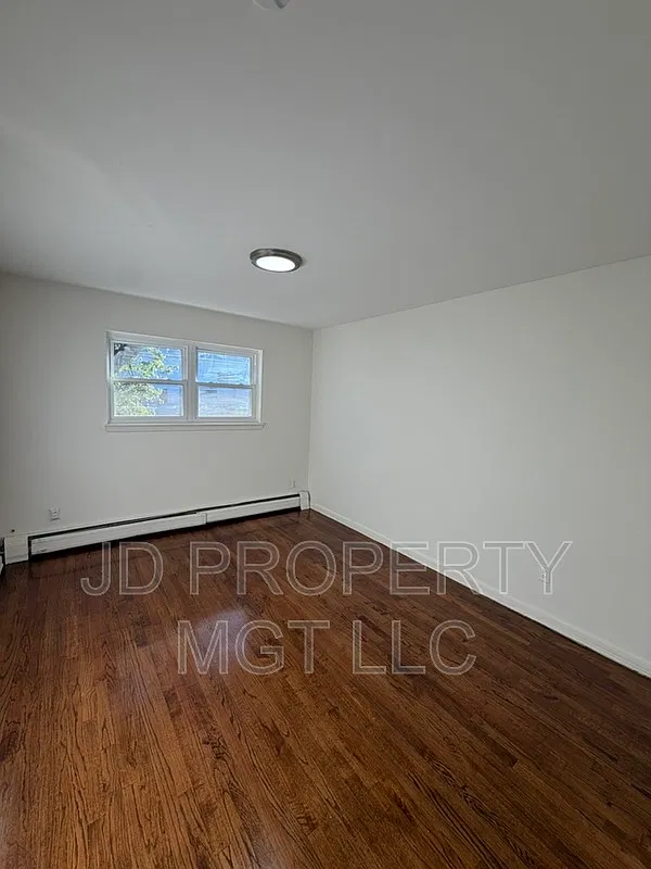 3 bed, 1.0 bath, $2,900 — Photo 4