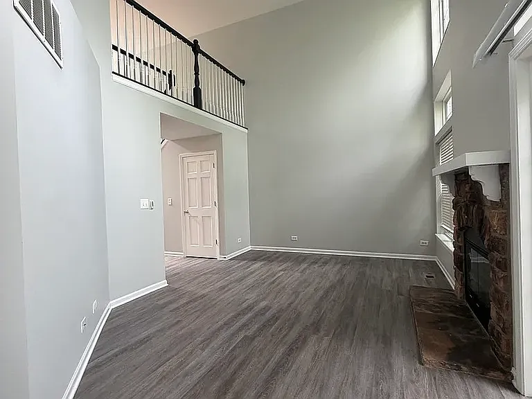 3 bed, 2.5 bath, 1607 sqft, $2,600 — Photo 3