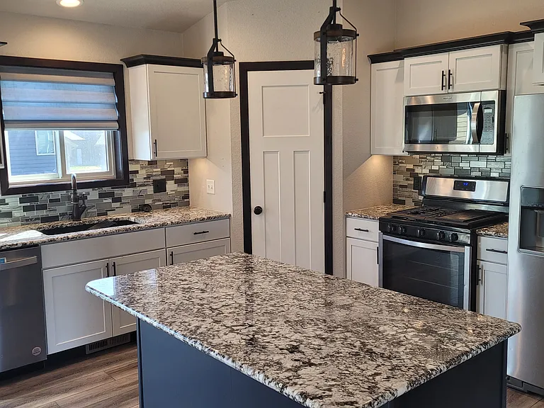 541 Mace Dr — Photo 2