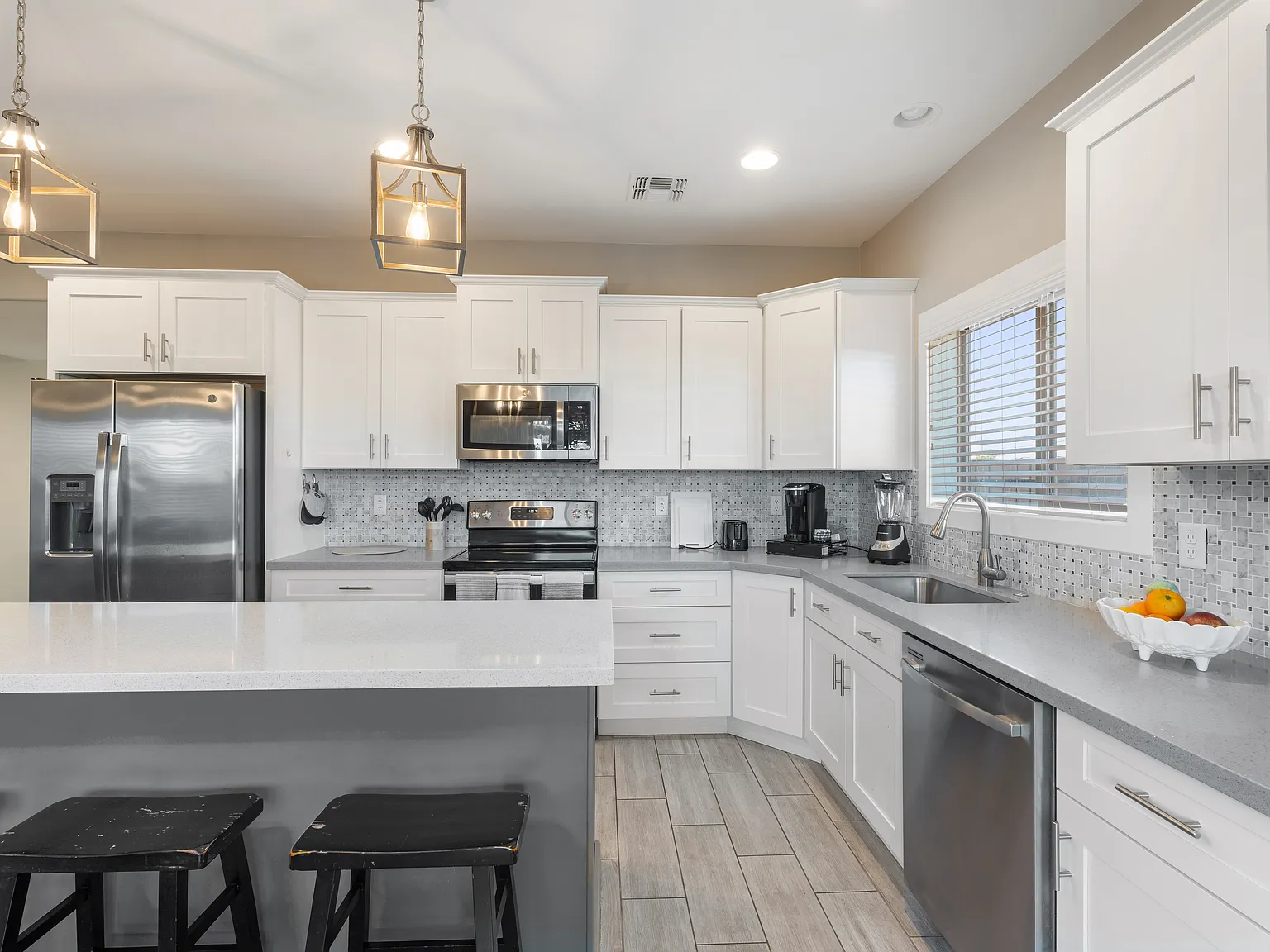 3 bed, 2.5 bath, 1600 sqft, $2,350 — Photo 3