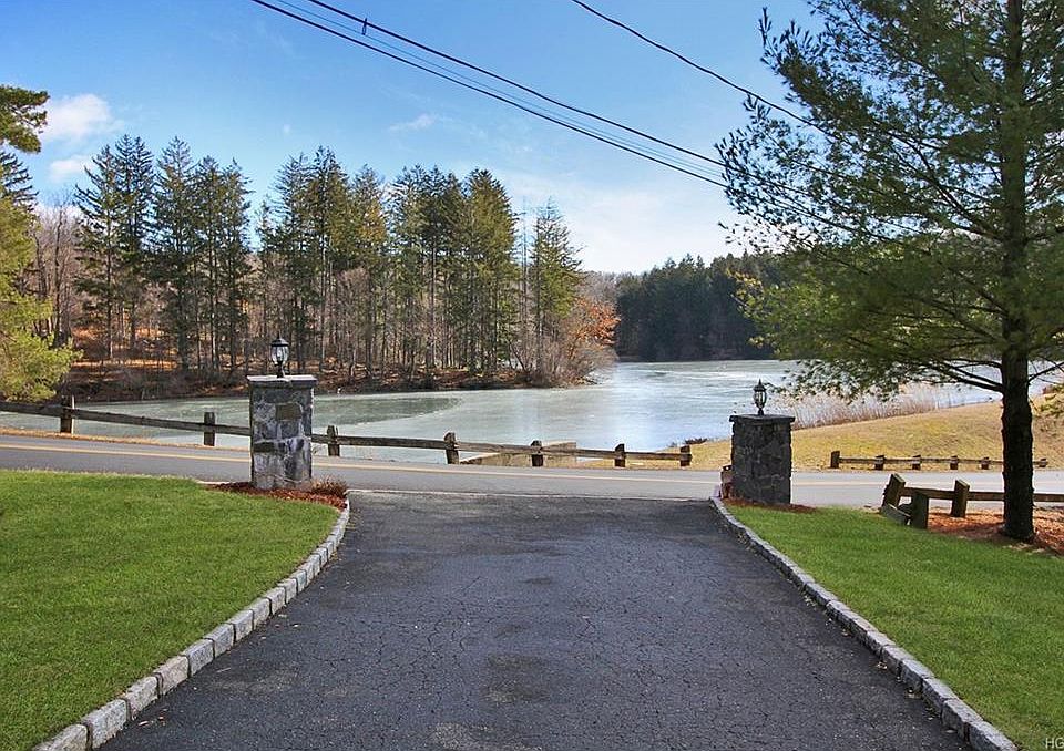 1st image of 159 Fieldpoint Dr