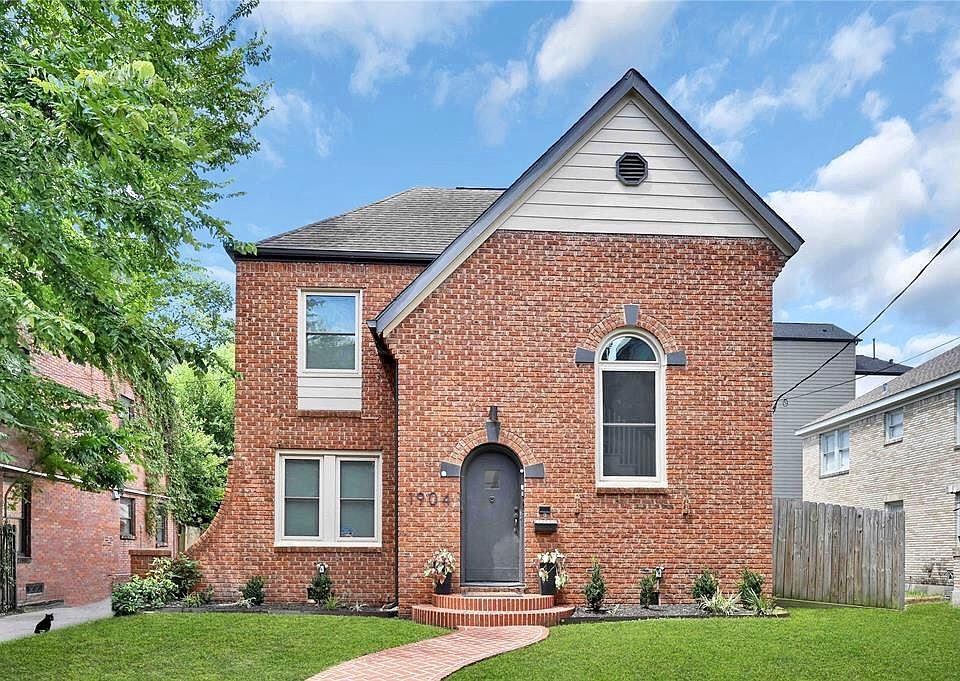 Duplex downstairs unit available 1650 sqft