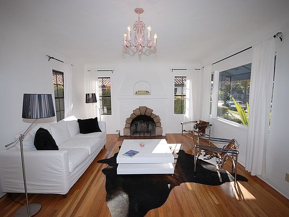 2nd image of 2318 Chapala St