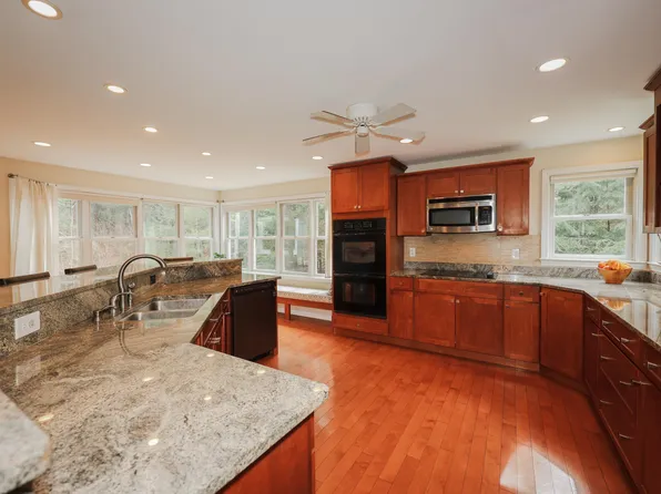 46 Rocky Point Drive, Bow, NH 03304