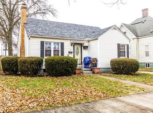 1113 S 17th St, Mattoon, IL 61938