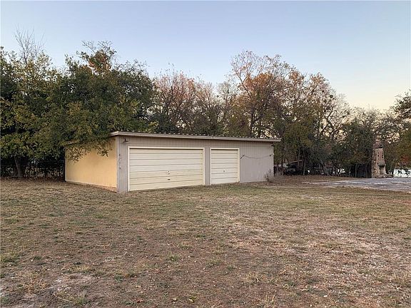 3rd image of 3705 Lakeview Dr