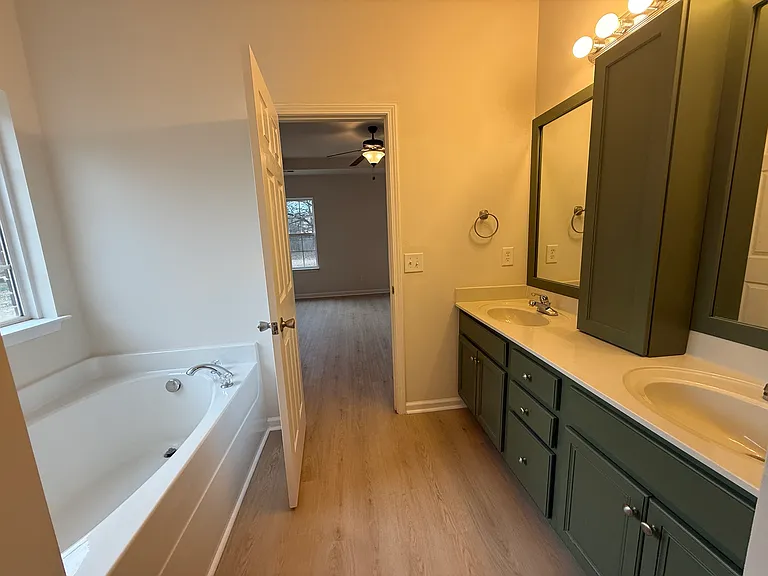 102 Privett Ct — Photo 16