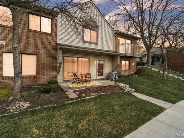 419 Water Tower Cir, Brighton, MI 48116