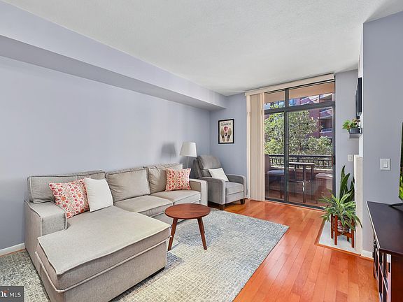 5th image of 1021 N Garfield St APT 328