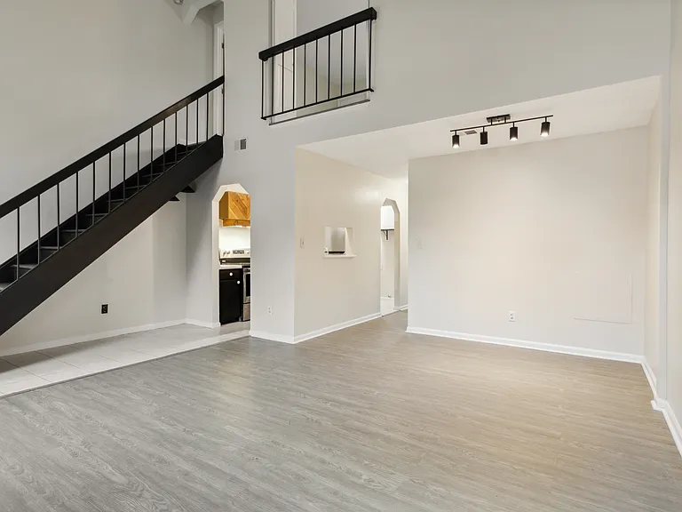 803 Chalk Ct — Photo 7