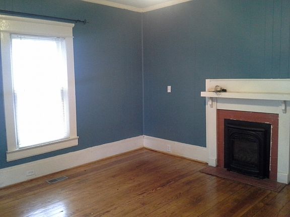 Living room with gas FP