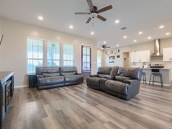 5th image of 9671 Crow Ln