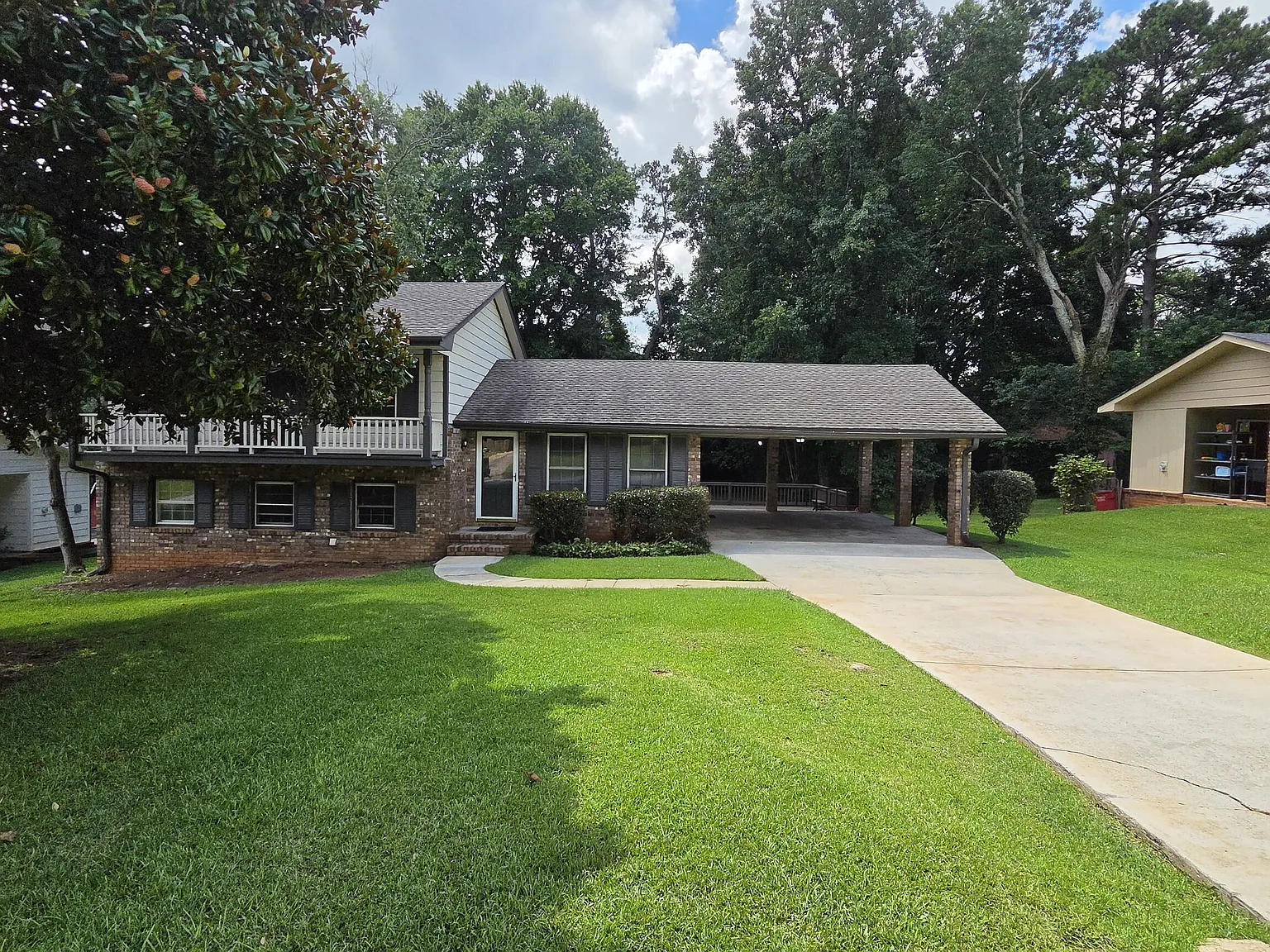 3 bed, 2.0 bath, 1832 sqft, $1,850 — Photo 2