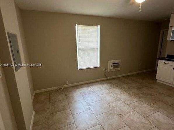 5625 SW 26th St UNIT B