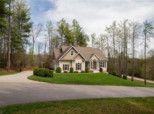 161 Burberry Dr, Purlear, NC 28665