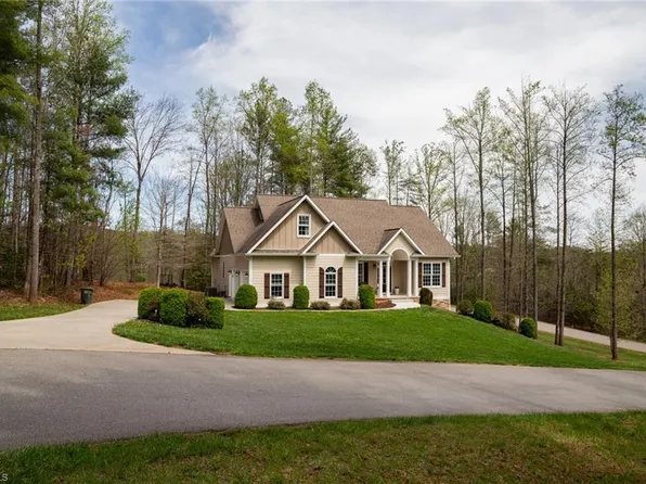 161 Burberry Dr, Purlear, NC 28665