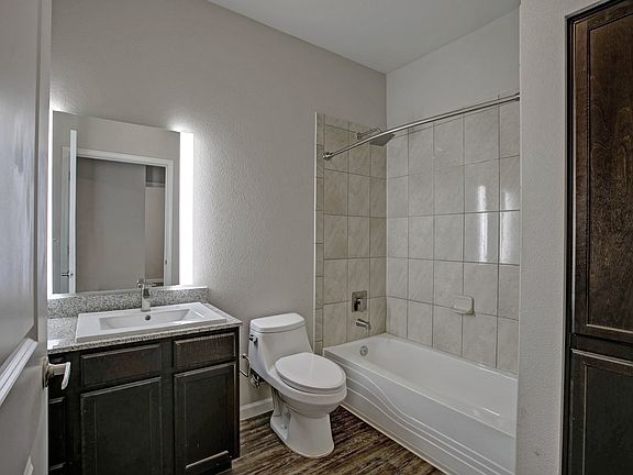 3rd image of 5001 Crainway Dr #5107
