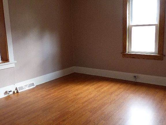 3rd image of 100 S Lincoln Ave