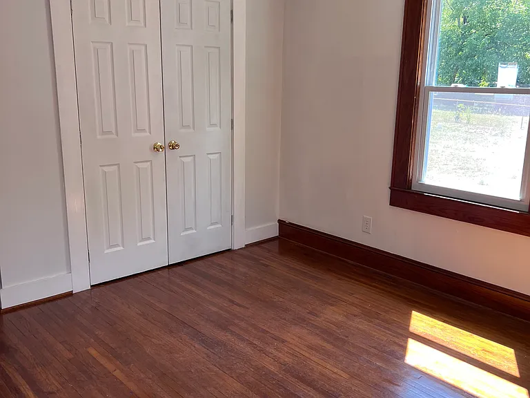 246 W McNeely Ave — Photo 7
