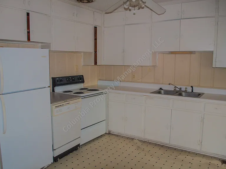 1538 Lonsford Dr — Photo 3