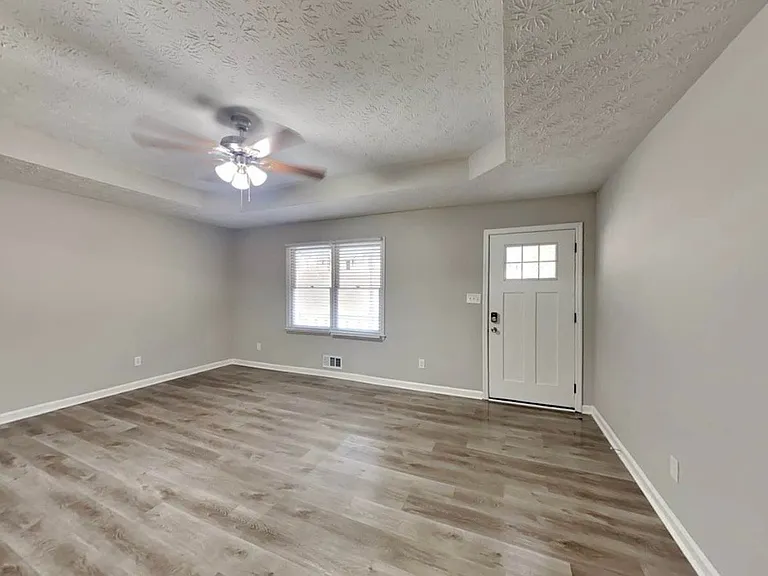 301 E Country Woods Dr — Photo 1