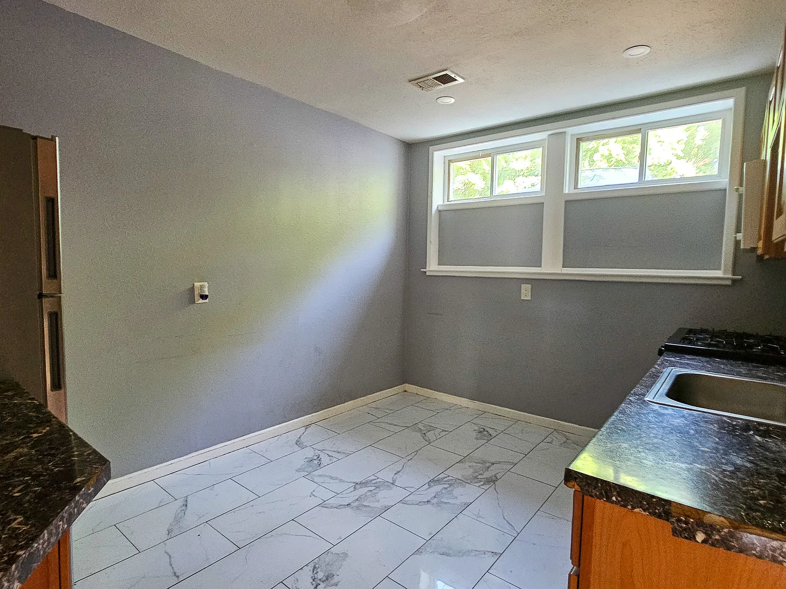 3 bed, 1100 sqft, $1,895 — Photo 3