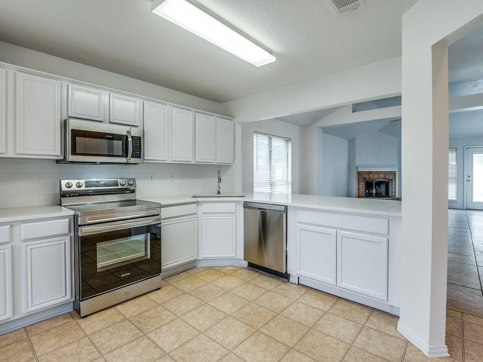 3 bed, 1462 sqft, $2,450 — Photo 4