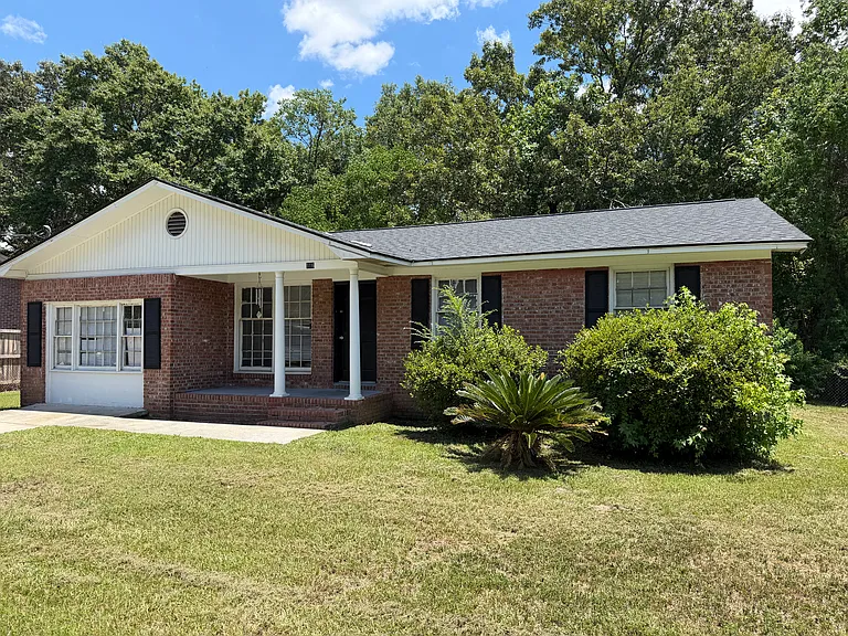 816 Hitching Post Rd — Photo 1