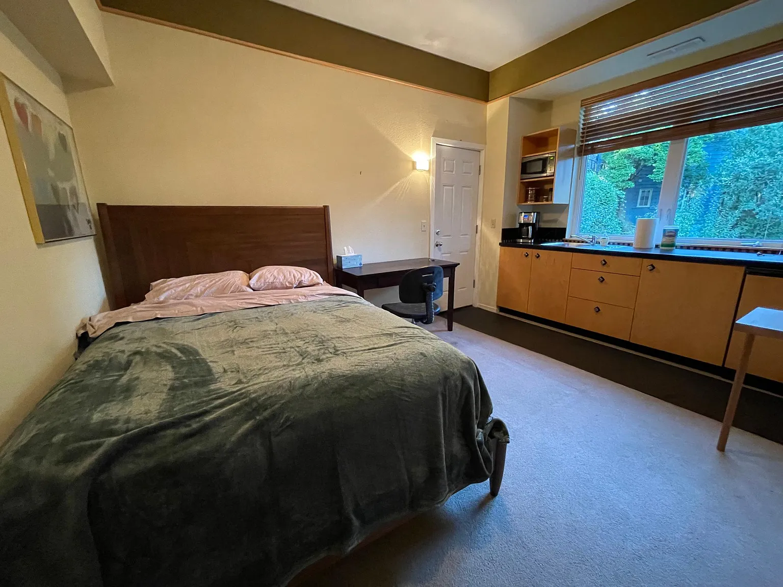 Studio, 400 sqft, $1,300 — Photo 4