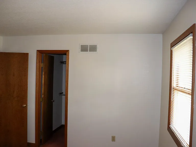 302 Wrexham Ln — Photo 7