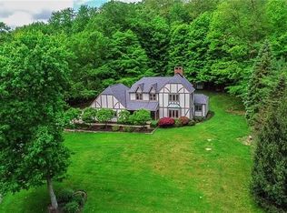 820 Sun Ridge Ln, Chagrin Falls, OH 44022