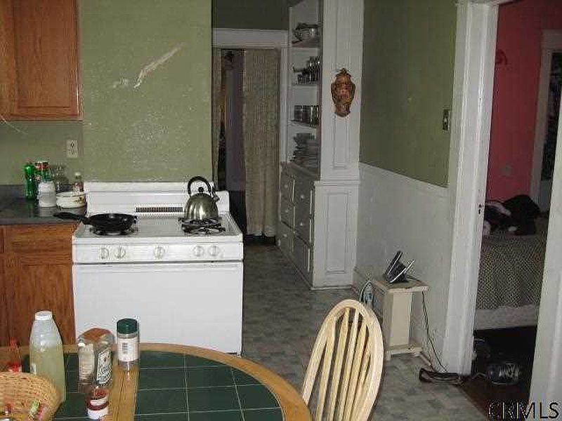 2nd image of 825-827 OAKWOOD Avenue