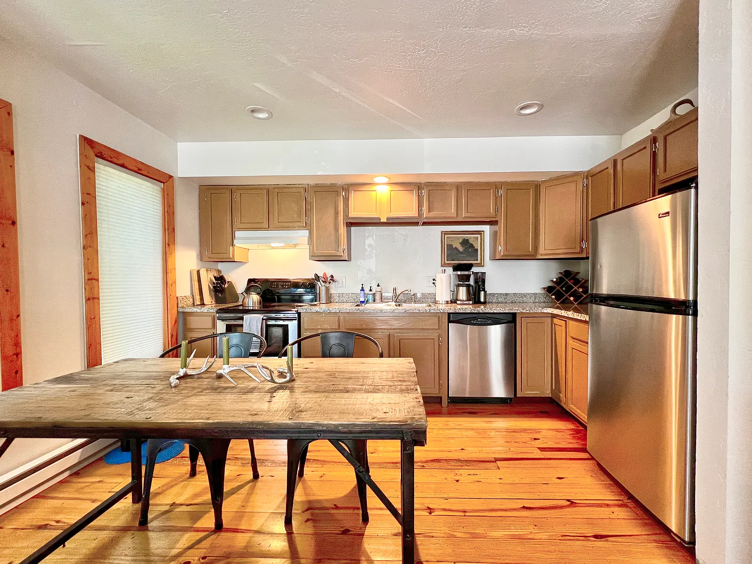 3 bed, 1055 sqft, $3,400 — Photo 3