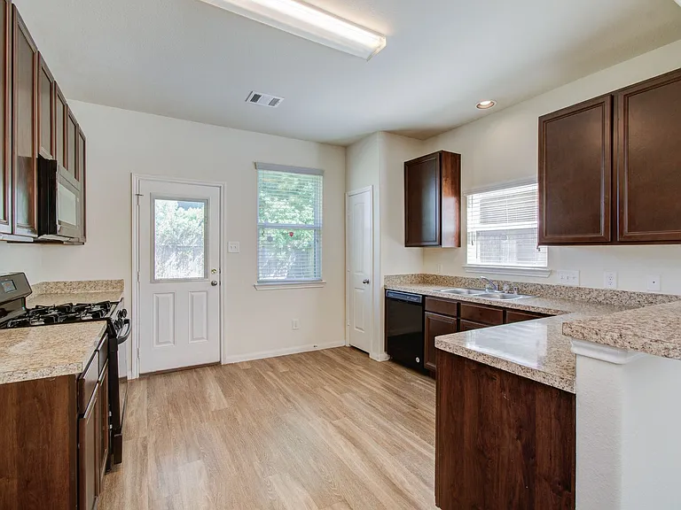 10410 Solitude Way — Photo 12
