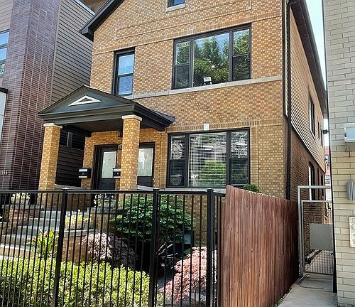 3rd image of 1957 W Erie St #1