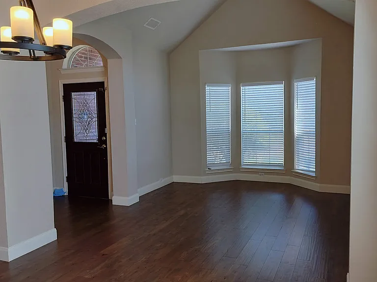 8001 Case Dr — Photo 28