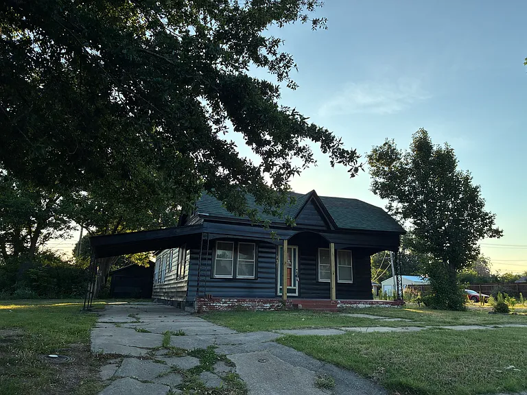1834 N Market Ave — Photo 3