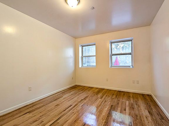 3rd image of 245 Suydam St APT 1B