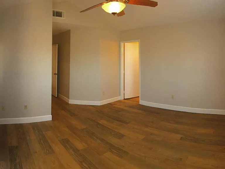 407 Columbia Way — Photo 11
