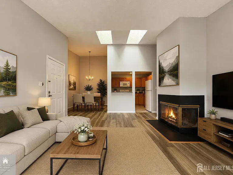 482 Danbury Ln — Photo 2