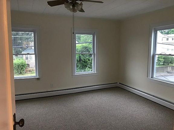 4th image of 25 Oxford Ave
